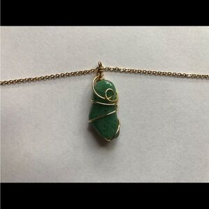 Elegant Green Stone Pendant Necklace